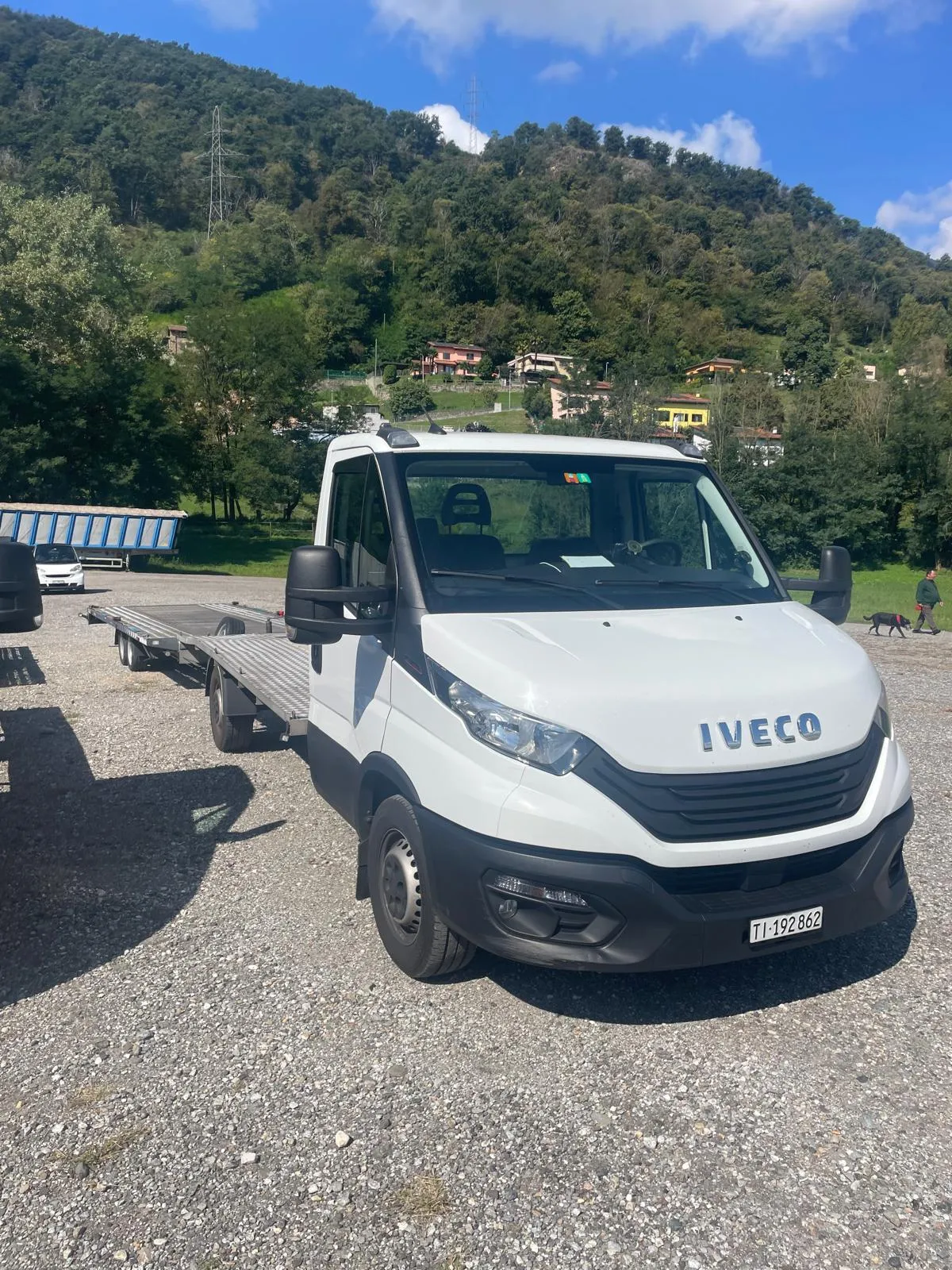 Auto su rimorchio trasporto