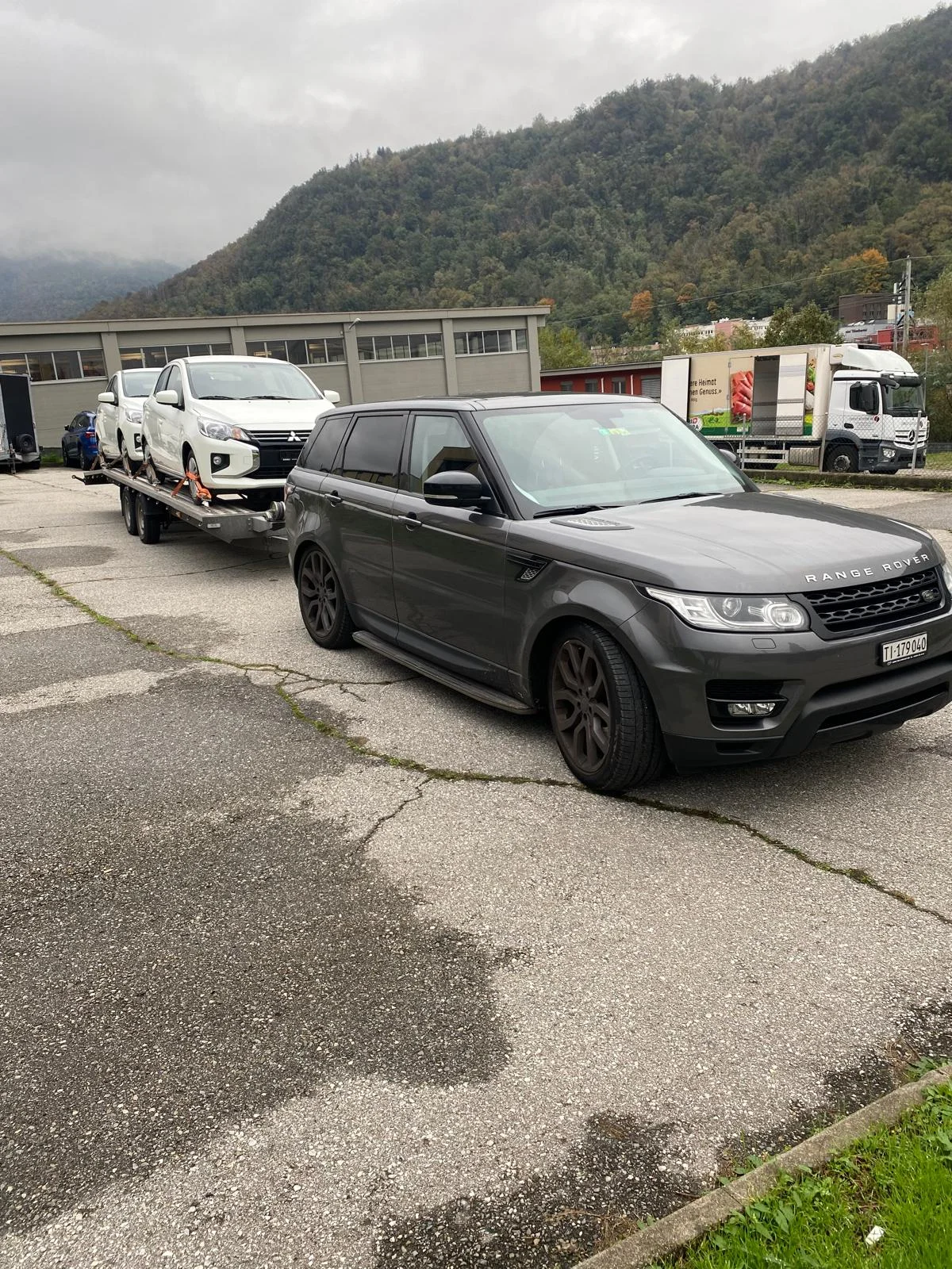 Carico veicoli su bisarca