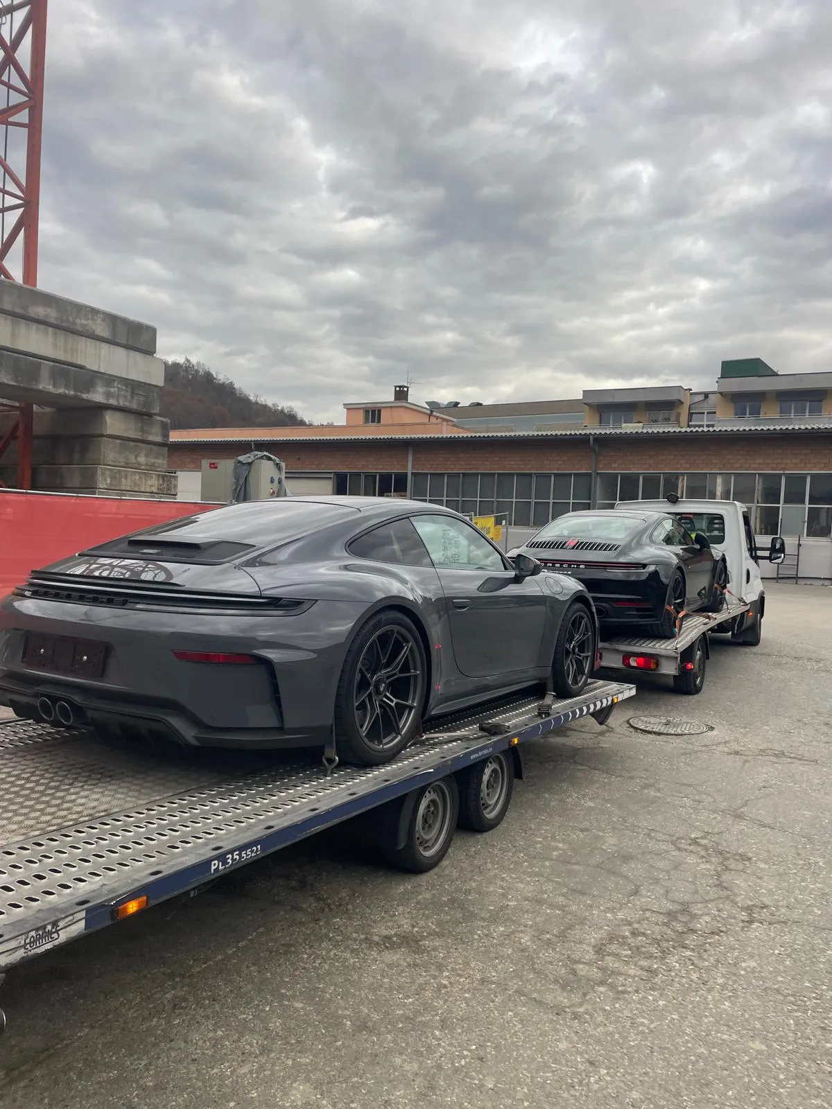 Carico auto su rimorchio