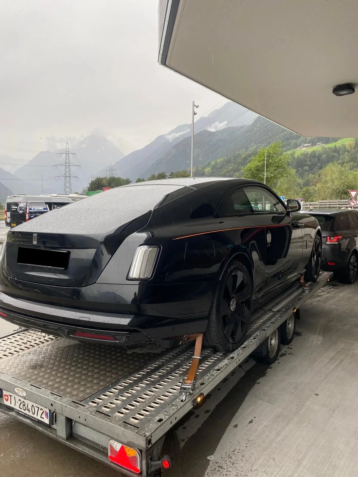 Rolls Royce Spectre su carrello