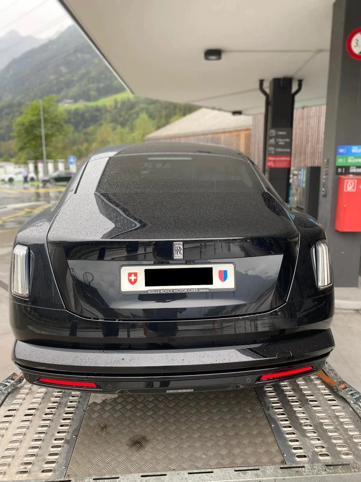 Rolls Royce Spectre trasporto